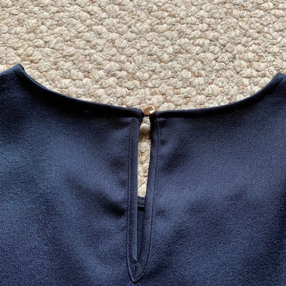 VINCE CAMUTO - Flutter Cuff Blouse - NEW, No Tags - Picture 8 of 11